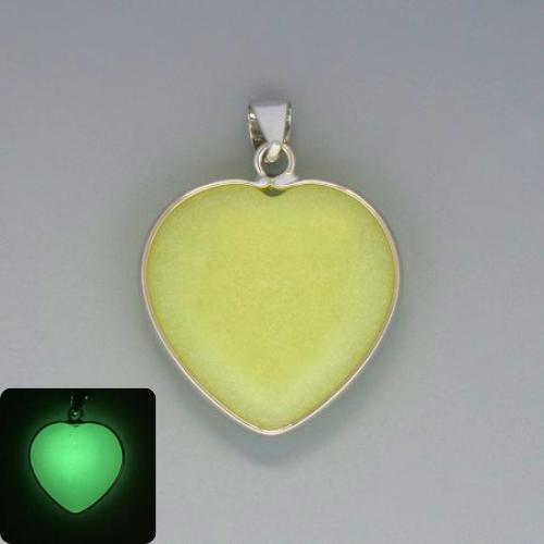 Heart Pendant Onyx Green Glow, diameter 26x26mm+-, length 36mm+- in silver-tone setting
