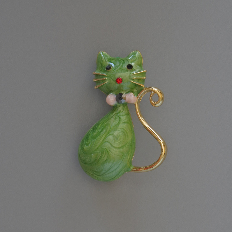 Cat Brooch Pendant, Green Mother-of-Pearl Enamel with Glitter, Rhinestones, Gold-Tone Metal, 25x39mm