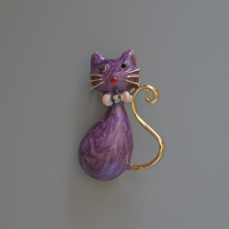 Cat Brooch Pendant, Violet Pearlescent Enamel with Sparkle Flecks, Rhinestones, Gold-Tone Metal 25x39mm
