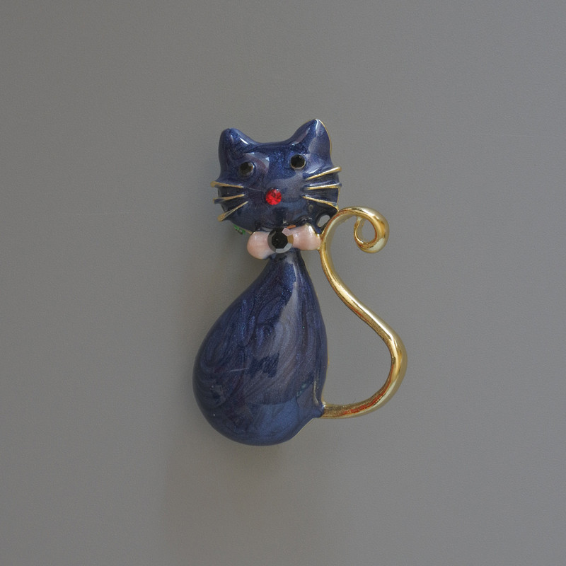 Cat Brooch Pendant, Blue Pearlescent Enamel with Sparkle Flecks, Rhinestones, Gold-Tone Metal 25x39mm