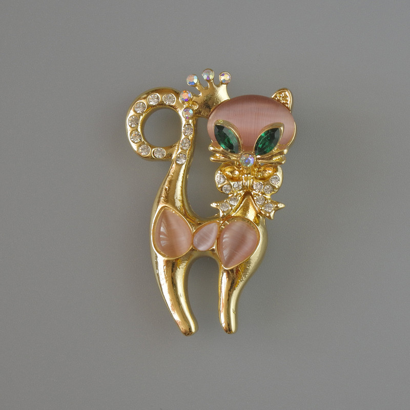 Kitten Brooch Pendant, Pink Cat's Eye, Green Crystals, Pink and White Rhinestones, Gold-Tone Metal 28x43mm