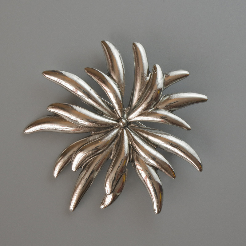 Chrysanthemum Flower Brooch Pendant, Silver-Tone Metal 60x60mm