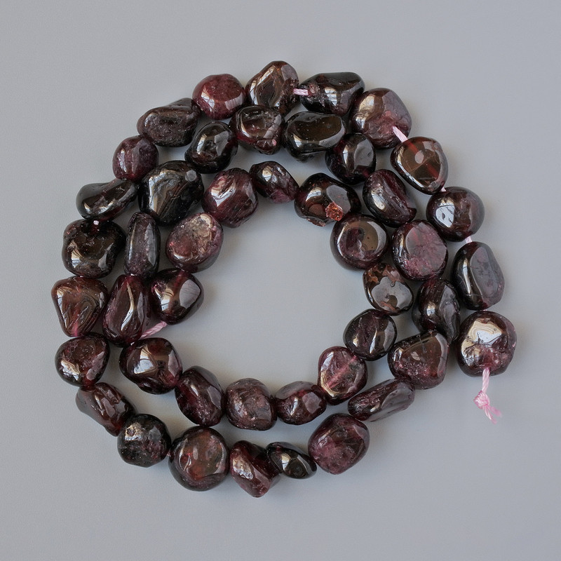 Garnet Beads, Natural Stone Tumbled, Diameter 9x10mm+/-, Length 40cm+/- on a Thread