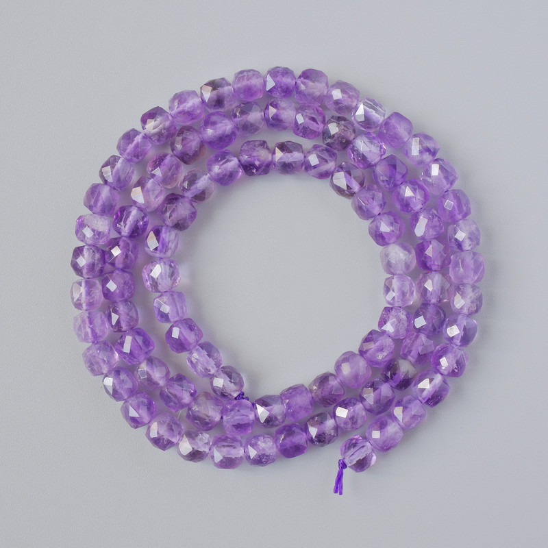 Amethyst Beads Natural Stone Beads Cut Cubes, diameter 4–5 mm, thread length 38 cm ±