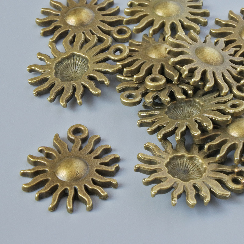 Finding Pendant "Sun", diameter 17x13mm, hole diameter 1.5mm, pack of 13pcs +/- bronze metal colour