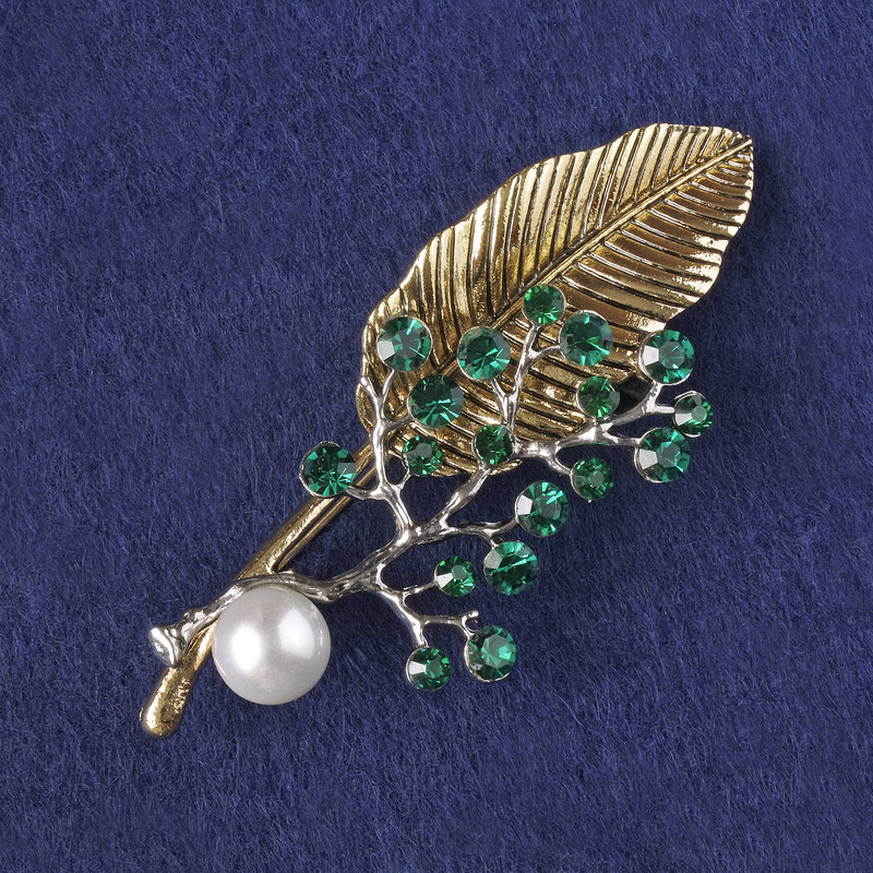 Brooch-Pendant Twig, Green Crystals, White Bead, Gold-Tone & Silver-Tone Metal 76x33mm+