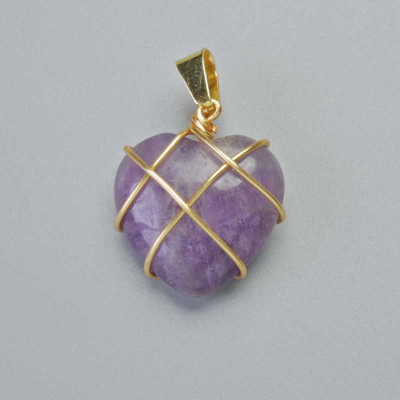Pendant 'Heart' Amethyst in golden wire wrap, diameter 20×20mm±, length 30mm±