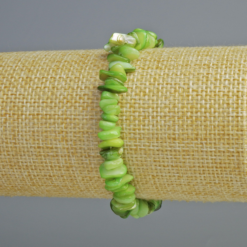 Tinted Green Mother-of-Pearl Chip Bracelet, diameter 7x2mm+/-, length 18cm+/- (stretch)