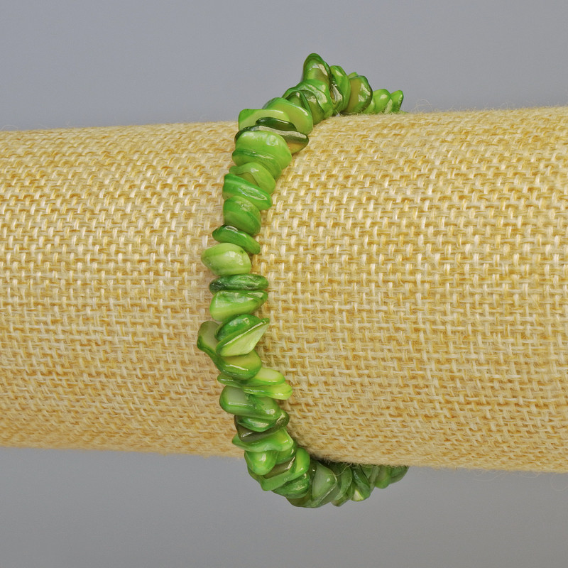 Tinted Green Mother-of-Pearl Chip Bracelet, diameter 7x2.5mm+/- (stretch), length 18cm+