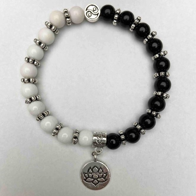 Black and White Agate Bracelet, smooth round bead, diameter 8mm+- (stretch), length 18cm+- with metal inserts