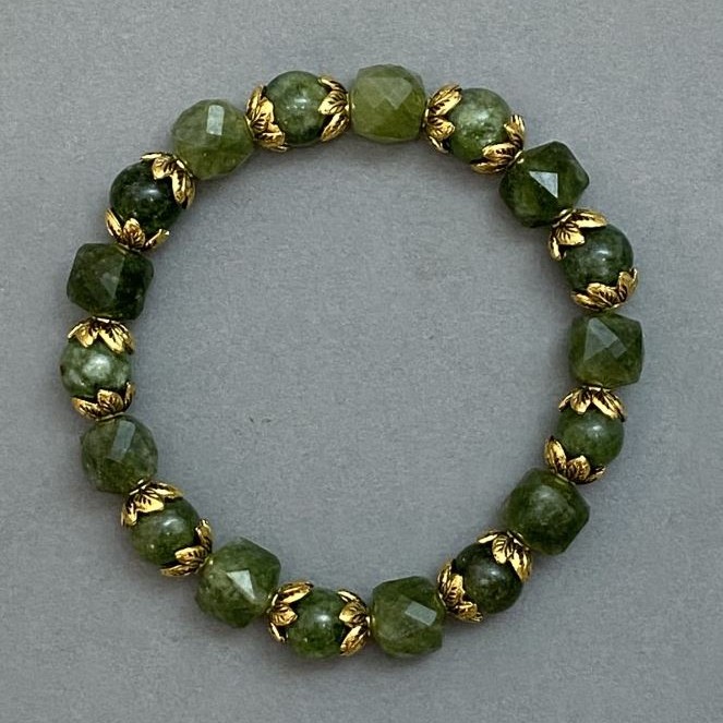 Jadeite Bracelet, cube beads, diameter 9mm+/-, round beads, diameter 8mm+/-, length 18cm+/- stretch with inserts