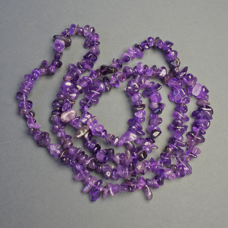 Amethyst Chip Beads on Thread, Natural Stone, Diameter 4-8x2-5mm+/-, Length 82cm+