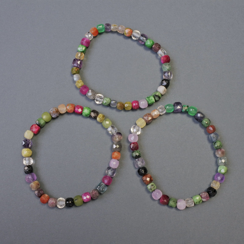 Assorted Stones Bracelet, faceted cube, diameter 6(+/-)mm, length 18cm+/- stretch