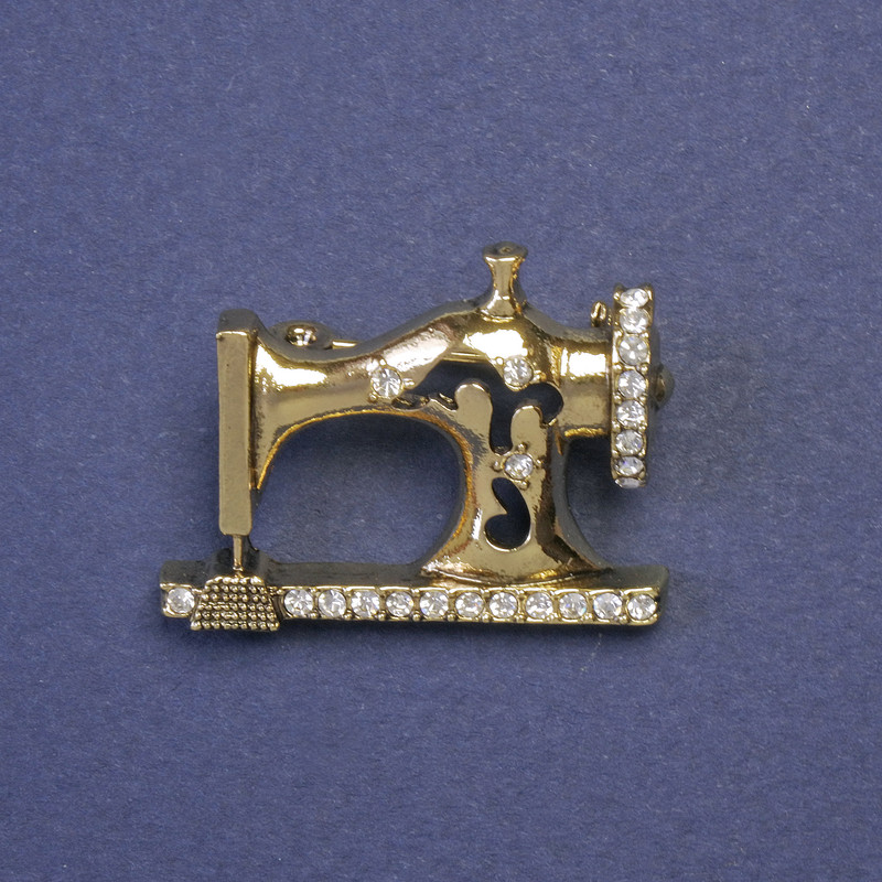 Sewing Machine Brooch with White Rhinestones, Gold-Tone Metal, 21x29mm+
