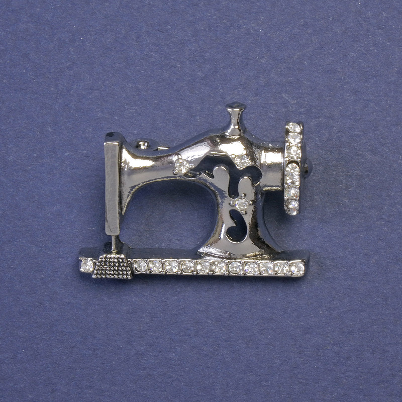 Brooch Sewing Machine with White Rhinestones, Silver-Tone Metal 21x29mm+