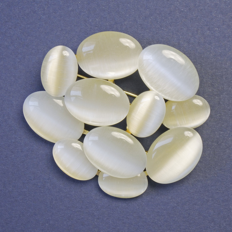Brooch with Beige Cat's Eye Stone (synthetic) 45x50mm+/- gold-tone metal