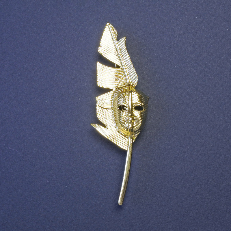 Brooch Pendant Writer's Feather with Mask, gold-tone metal 80x23mm-/+