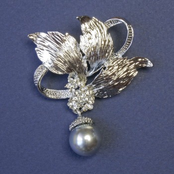 Boutonniere Brooch with Floating Grey Pearl 44x53mm+/- Enamel Silver-Tone Metal