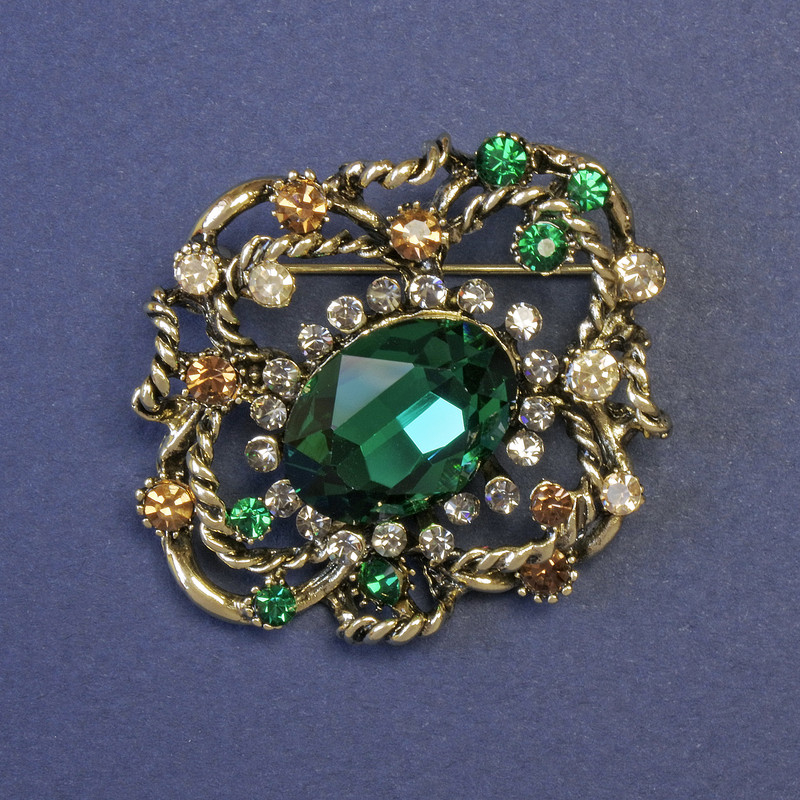 Accent Brooch with Large Green Crystal and Rhinestones 44x38mm+/- Gold-Tone Metal