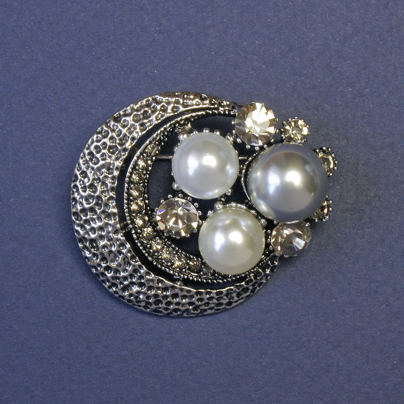 Accent Brooch Half-Moon with Pearls (Artificial) 35x40mm+/- Silver-Tone Metal