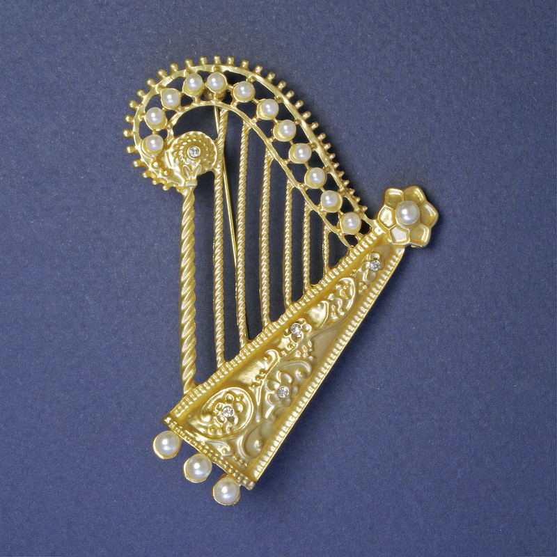 Harp Brooch with White Pearls 65x53mm+- Gold-Tone Metal