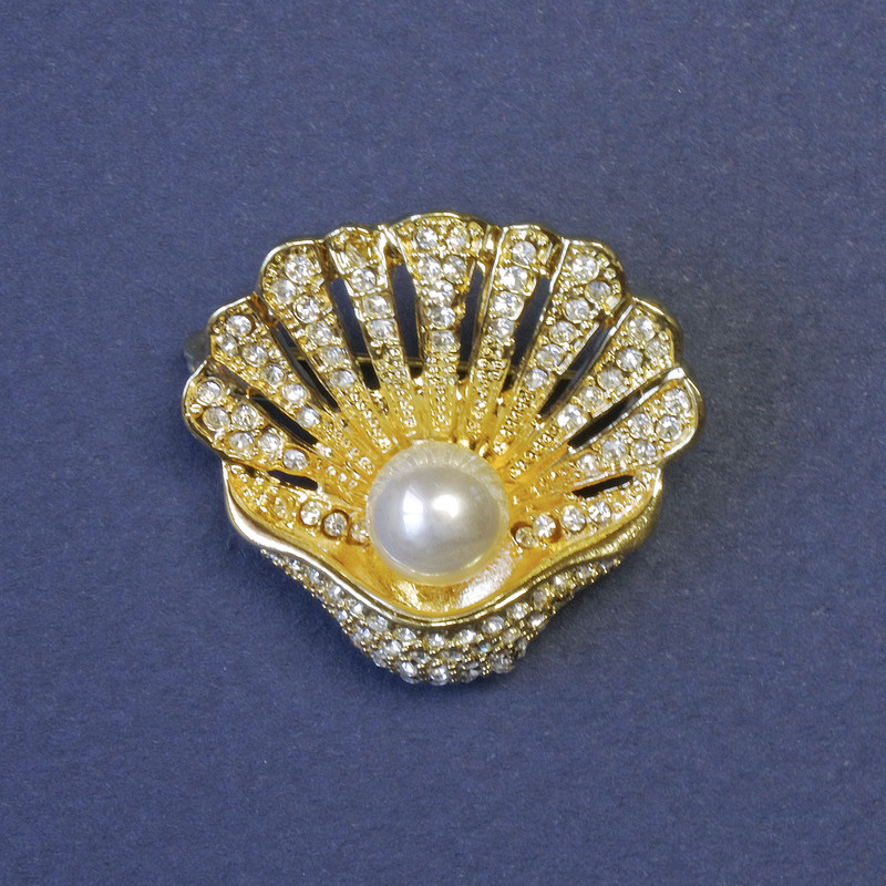 Seashell Brooch with White Pearl, Studded with Rhinestones 28x28mm+- Gold-Tone Metal