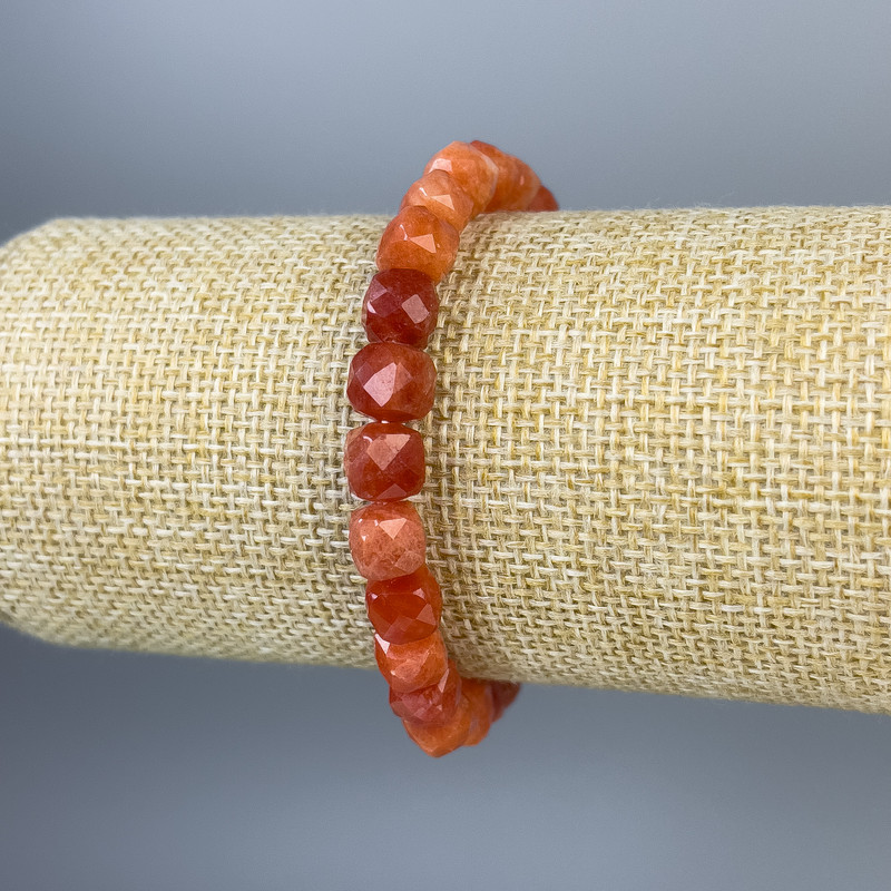 Maashan Jade Bracelet, Faceted Cube Beads 7x7mm+/-, Length 18cm+/- Stretch