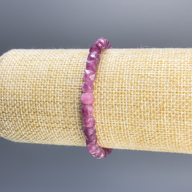 Tourmaline Bracelet Faceted Cube, Diameter 5mm+/-, Length 18cm Stretch