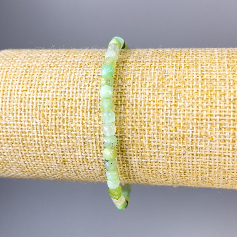 Bracelet Chrysoprase faceted cube, diameter 4x4mm+-, length 18cm+- stretch