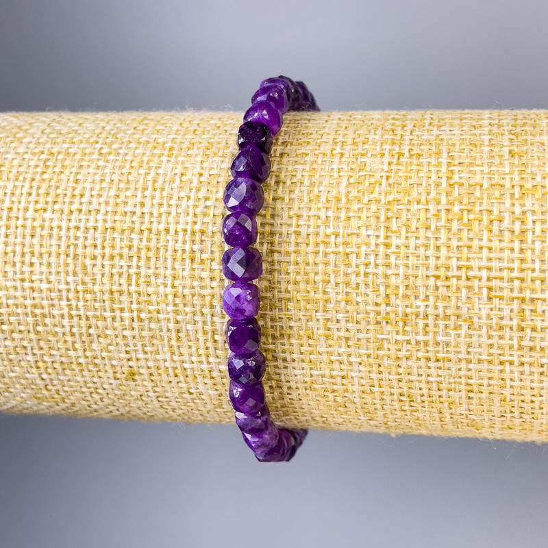 Sugilite Faceted Cube Bracelet, diameter 5x5mm+/-, length 18cm+/- stretch