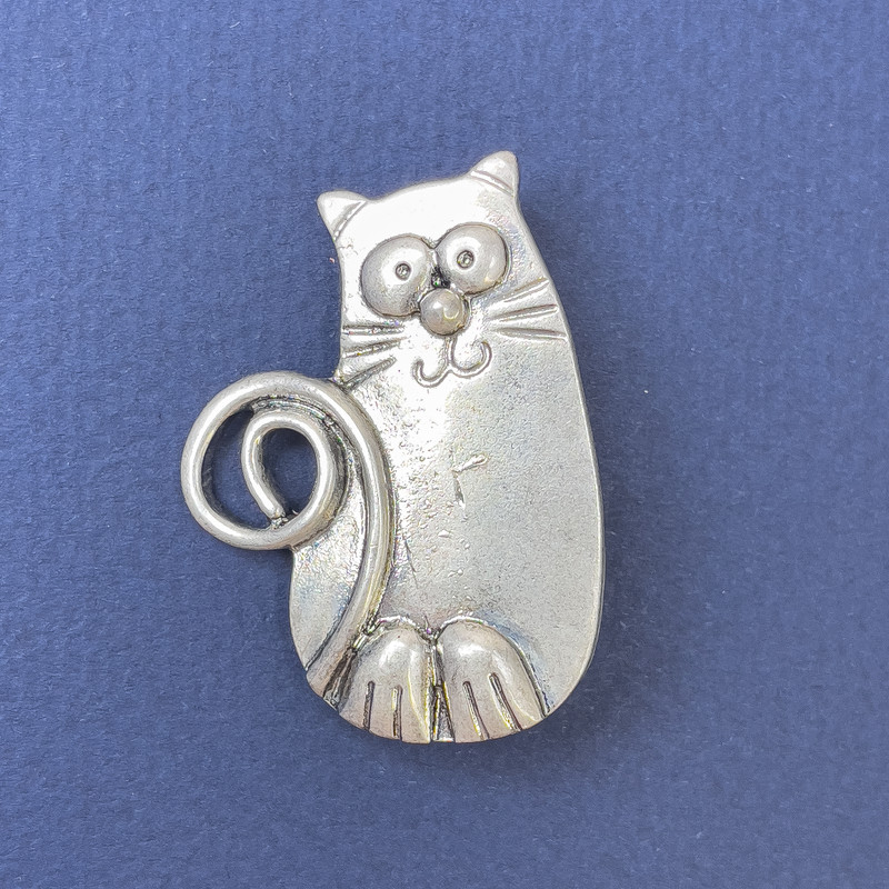 Cat Brooch Pendant, matte silver-tone metal, 28x37mm+