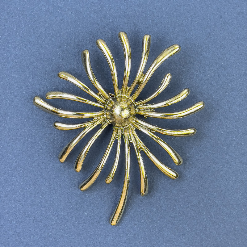 Chrysanthemum Flower Brooch, Gold-tone Metal, 61x71mm+
