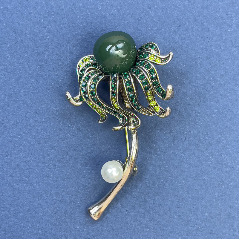 Flower Brooch with Pearl, Green Rhinestones, Green Centre, Gold-tone Metal, 30x56mm+