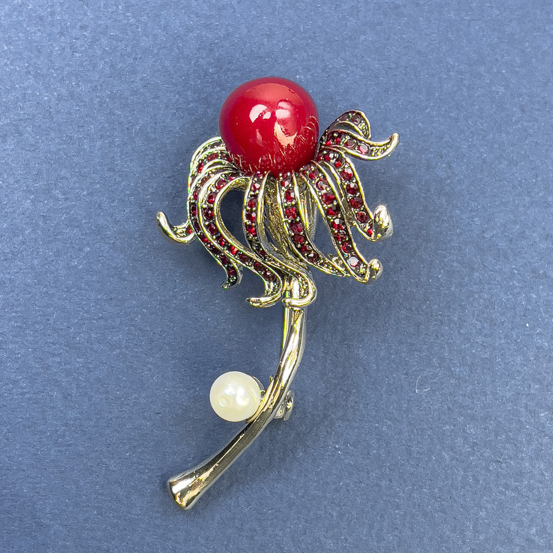Flower Brooch with Pearl, Red Rhinestones, Red Centre, Gold-Tone Metal 30x56mm+