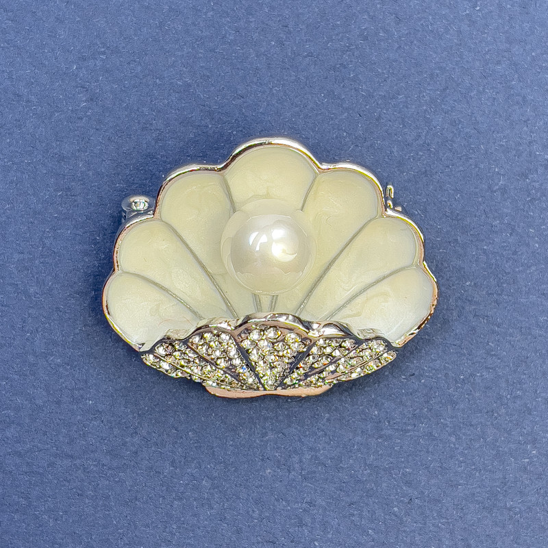 Brooch Shell with Pearl and White Rhinestones Silver-Tone Metal 34x29mm+