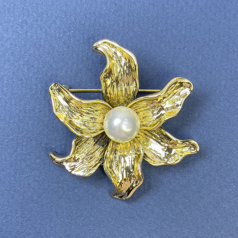Flower Brooch Pendant with Pearl, gold-tone metal, diameter 45mm+