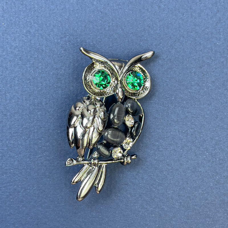 Cat's Eye Brooch, Green and Grey Rhinestones, Grey Silver-tone Metal, Diameter 27mm+/-, Length 50mm+