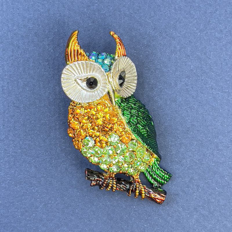 Owl Brooch Pendant Yellow Blue Green Rhinestones Gold-Tone Metal, diameter approx. 23mm, length 50mm+