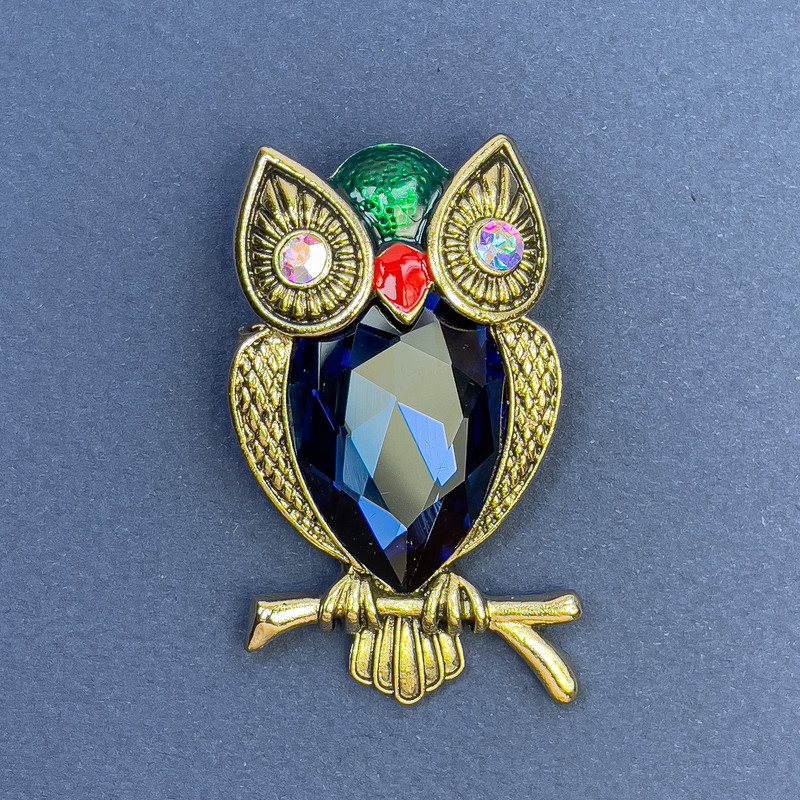 Owl Brooch Rainbow Rhinestones Blue Crystal Green and Red Enamel Gold-Tone Metal, diameter approx. 32mm, length 55mm+