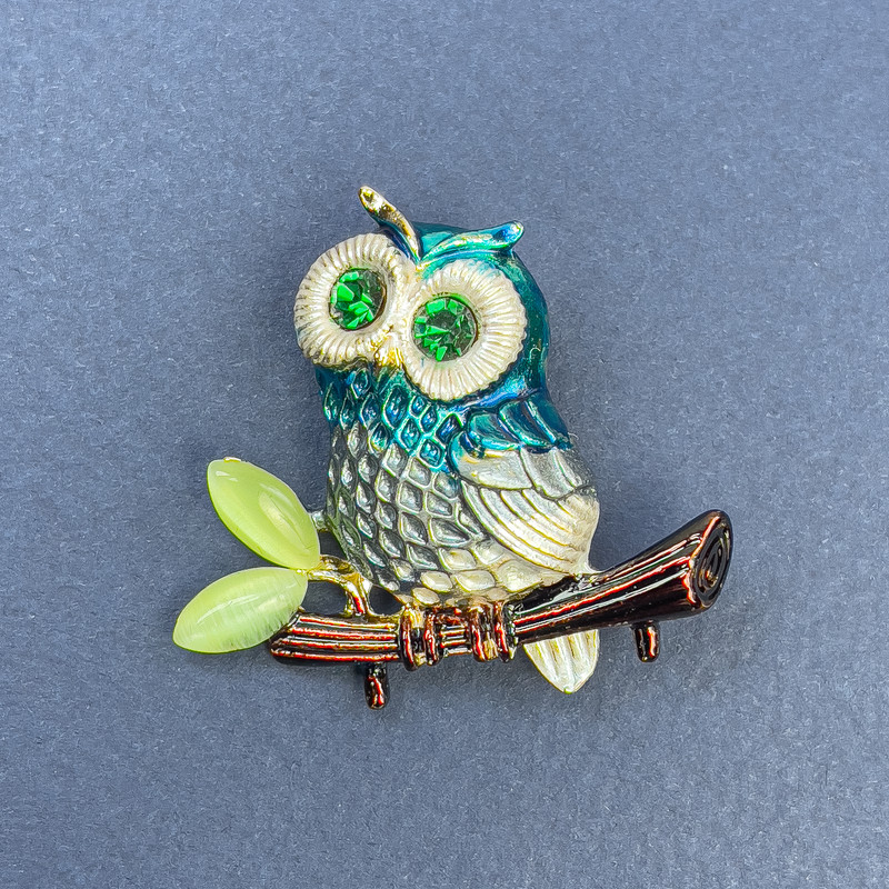 Brooch pendant Owl with green crystals multicolour enamel gold-tone metal, diameter 37mm+-, length 34mm+-