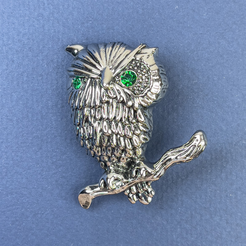 Owl Brooch, Green Rhinestones, Silver-tone Metal, diameter 28mm+/-, length 45mm+