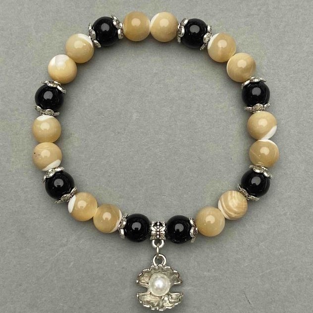 Beige Mother-of-Pearl & Agate Bracelet, smooth round beads, diameter 8.5mm, length 18cm+/- stretch