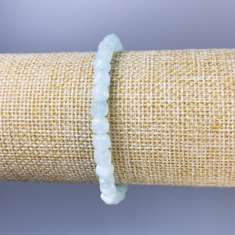 Angelite Bracelet, faceted cube, diameter 5x5mm+/-, length 18cm+/- stretch