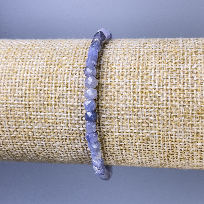 Sapphire Bracelet, Faceted Cube, Diameter 4mm+/-, Length 18cm+/- Stretch