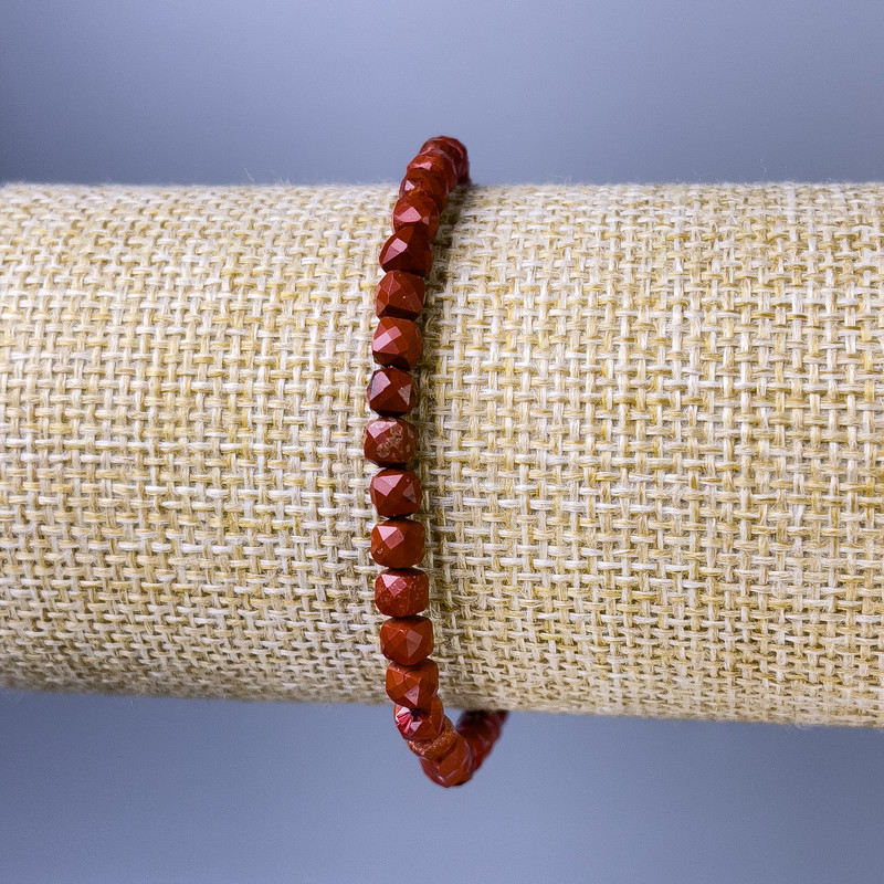 Red Jasper Faceted Cube Bracelet, diameter 5mm+-, length 18cm+- stretch