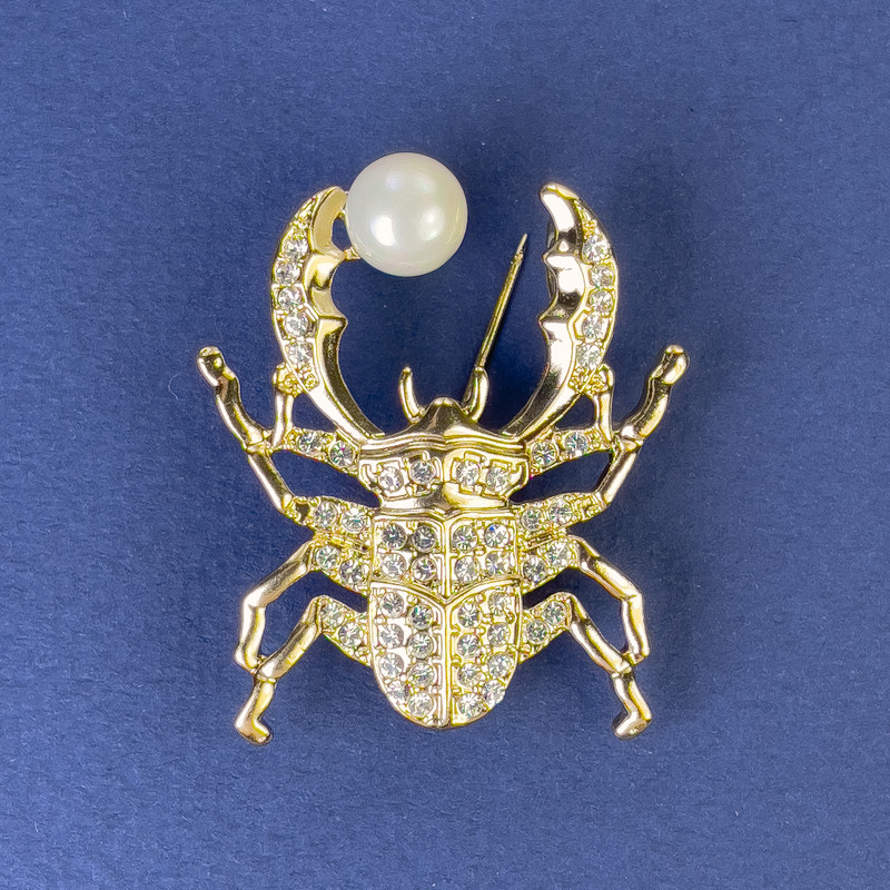 Scarab Brooch-Pendant, white rhinestones, pearl, gold-tone metal, 40x33mm+