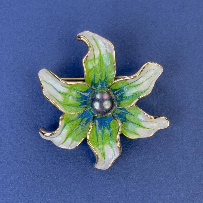 Flower Brooch, diameter 45mm+/-, green enamel and pearl