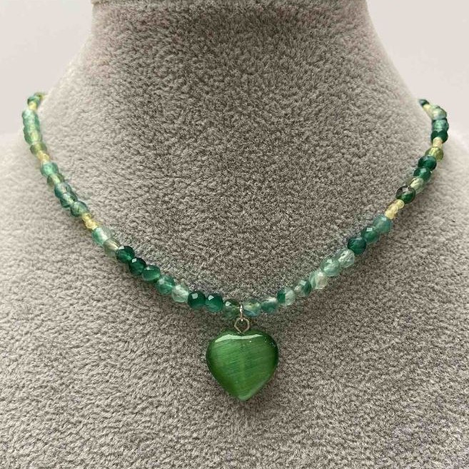 Green Agate Choker, faceted bead diameter 4mm, Spinel 2mm+/-, heart pendant Cat's Eye, length 35-40cm+