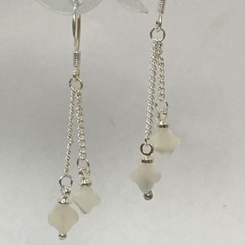 Mother-of-Pearl Clover Earrings, Diameter 6x2mm+- on Chain Silver-Tone Metal, Length 45mm+