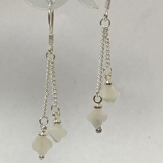 Mother-of-Pearl Clover Earrings, Diameter 6x2mm+- on Chain Silver-Tone Metal, Length 45mm+